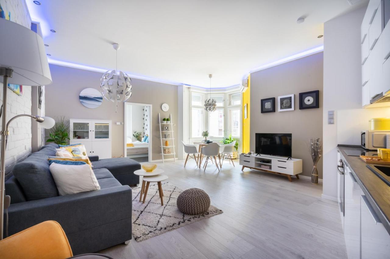 Bpr Lavish In Downtown Apartment *