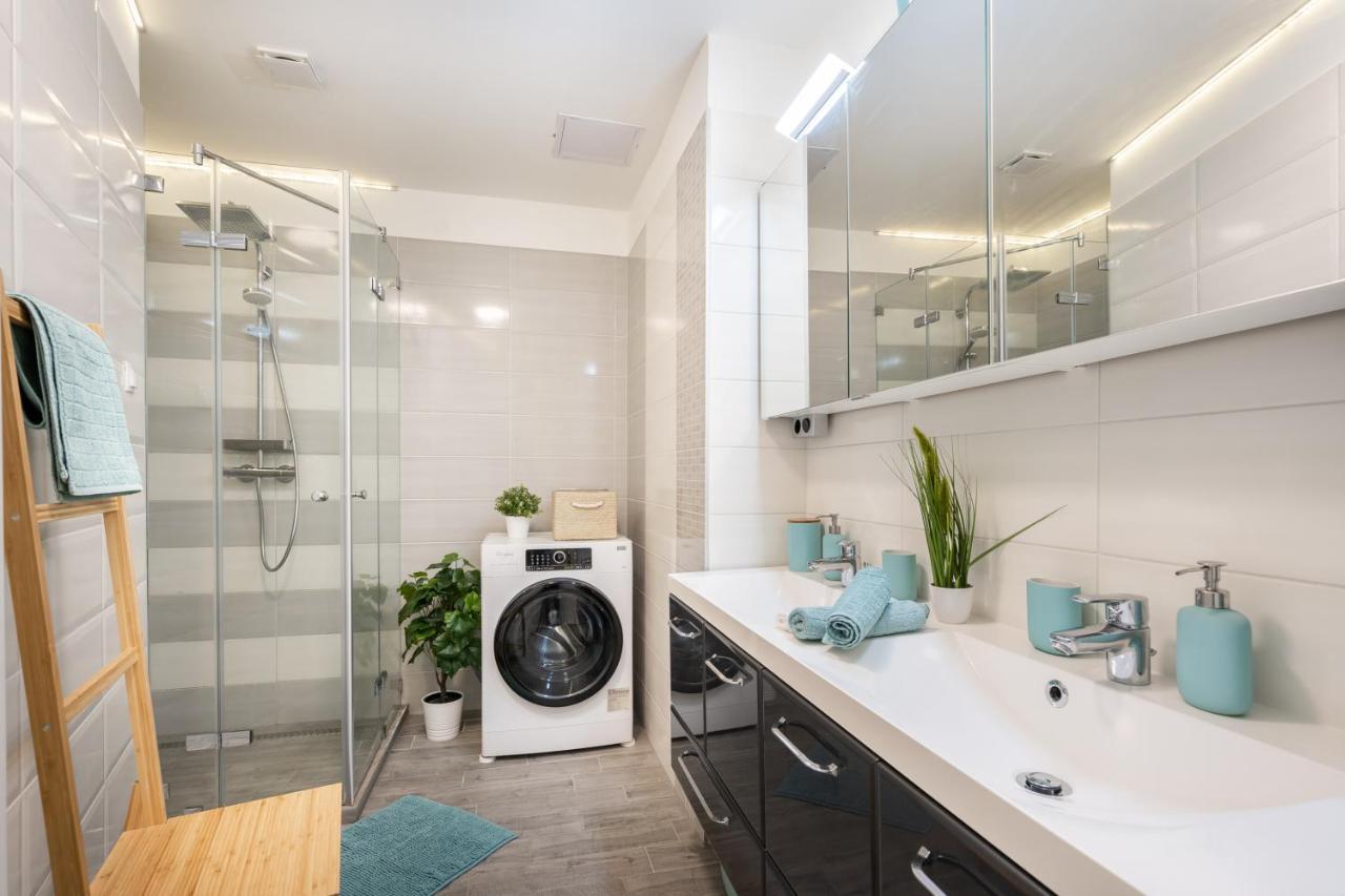 Bpr Lavish In Downtown Apartment *